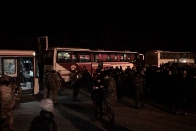 В Харькове встретили 133 освобожденных из плена бойцов АТО