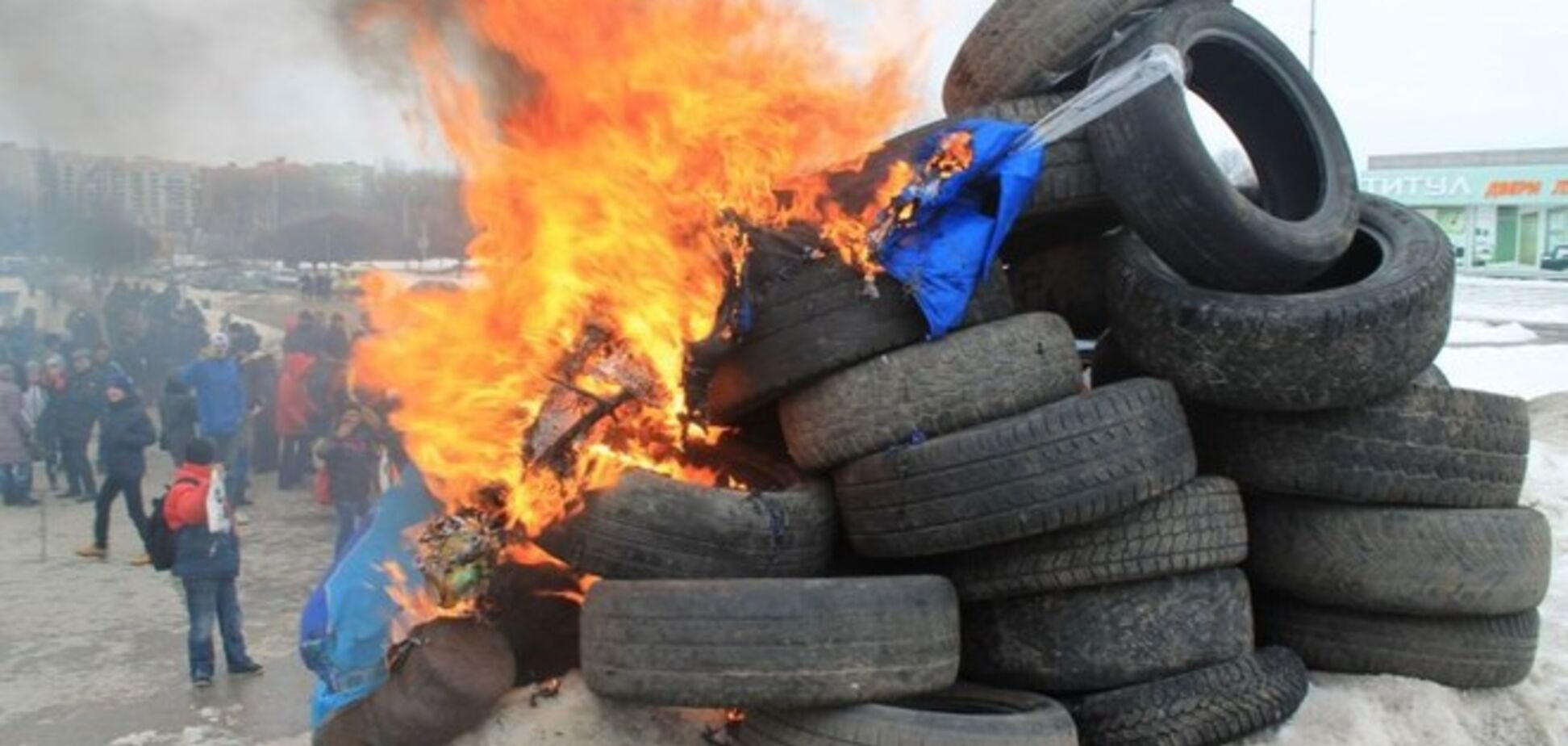 В Сумах на костре из покрышек сожгли 'Путина': опубликованы фото и видео