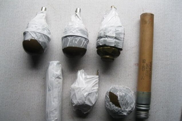 Во Львове в поезде нашли тайник с боеприпасами: опубликованы фото