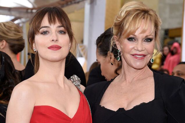 Анастейша Стил на красной дорожке 'Оскара' вместе с мамой