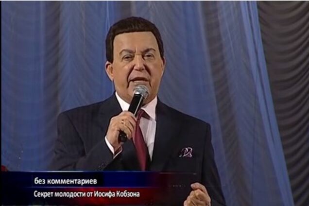 В Луганске Кобзон с нарисованными бровями и в парике рассказал о секретах молодости