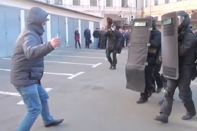 Киев охраняют три бронегруппы: опубликовано видео их тренировок