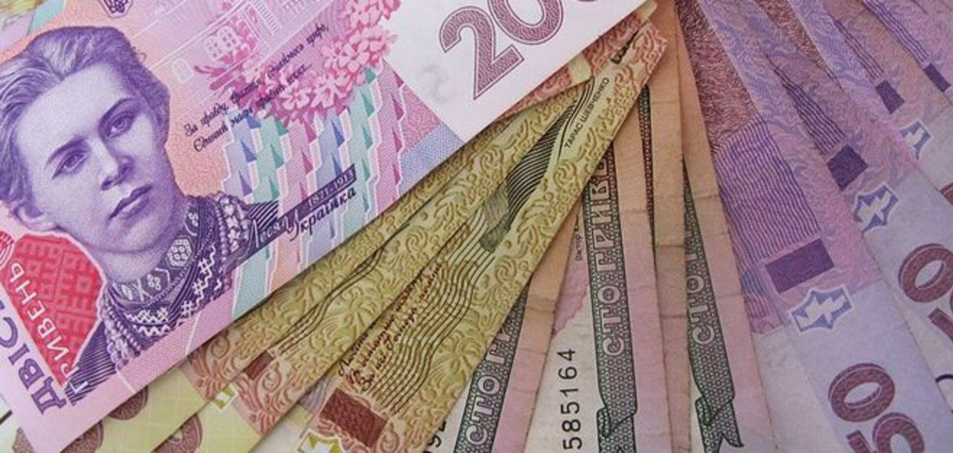 Эксперт рассказал, почему продолжает падать гривня