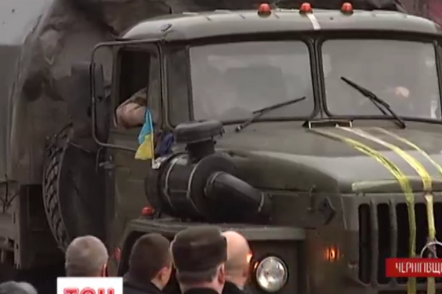 Черниговские бойцы выехали из 'дебальцевского ада' на трофейном 'Урале': видеофакт