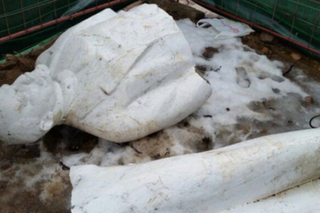 Строители в Минске снесли Ленина, хоть памятник им и не мешал