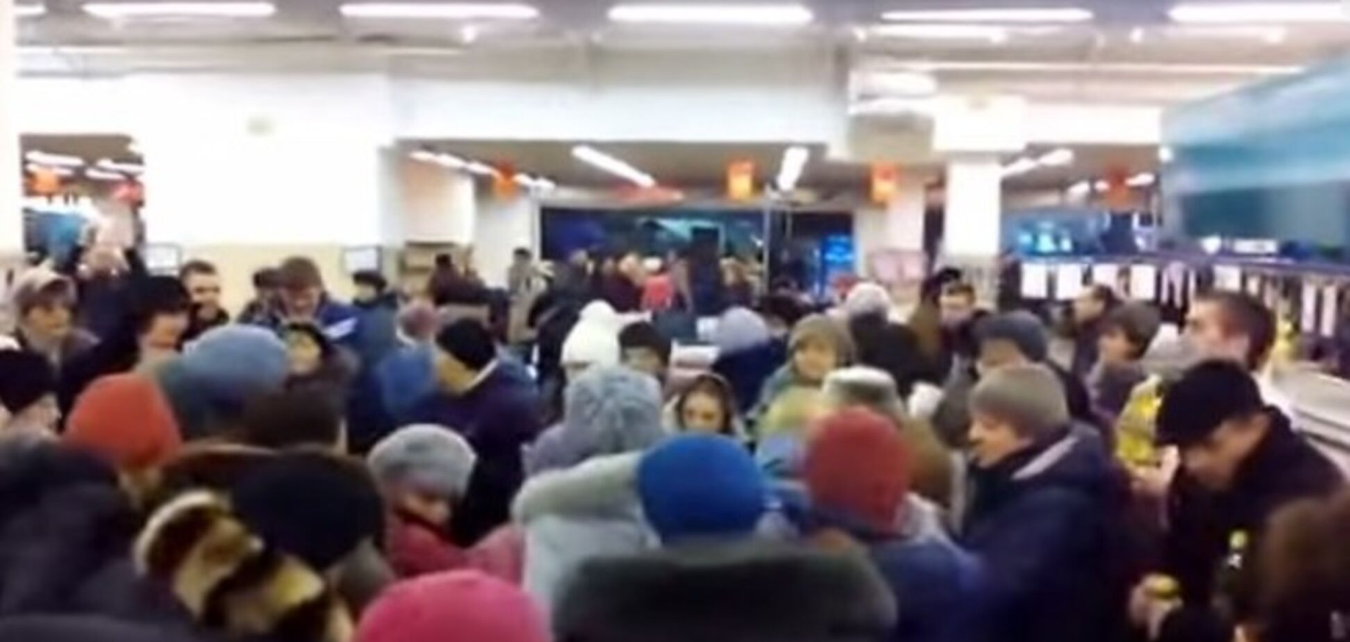 В Тернополе покупатели устроили драку за дешевое масло в супермаркете: опубликовано видео