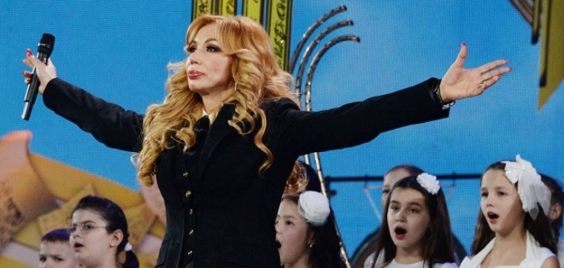 Маша Распутина поразила молодостью лица и стройной талией