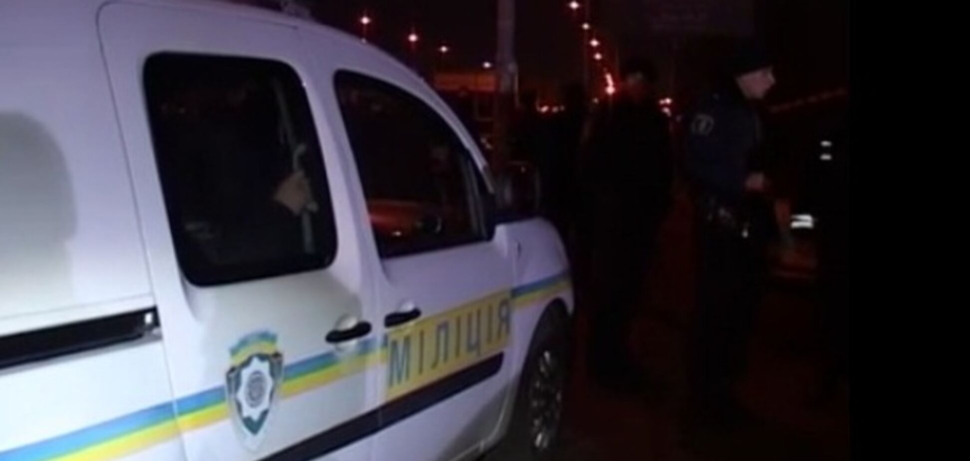 В Киеве неизвестный тяжело ранил двух милиционеров