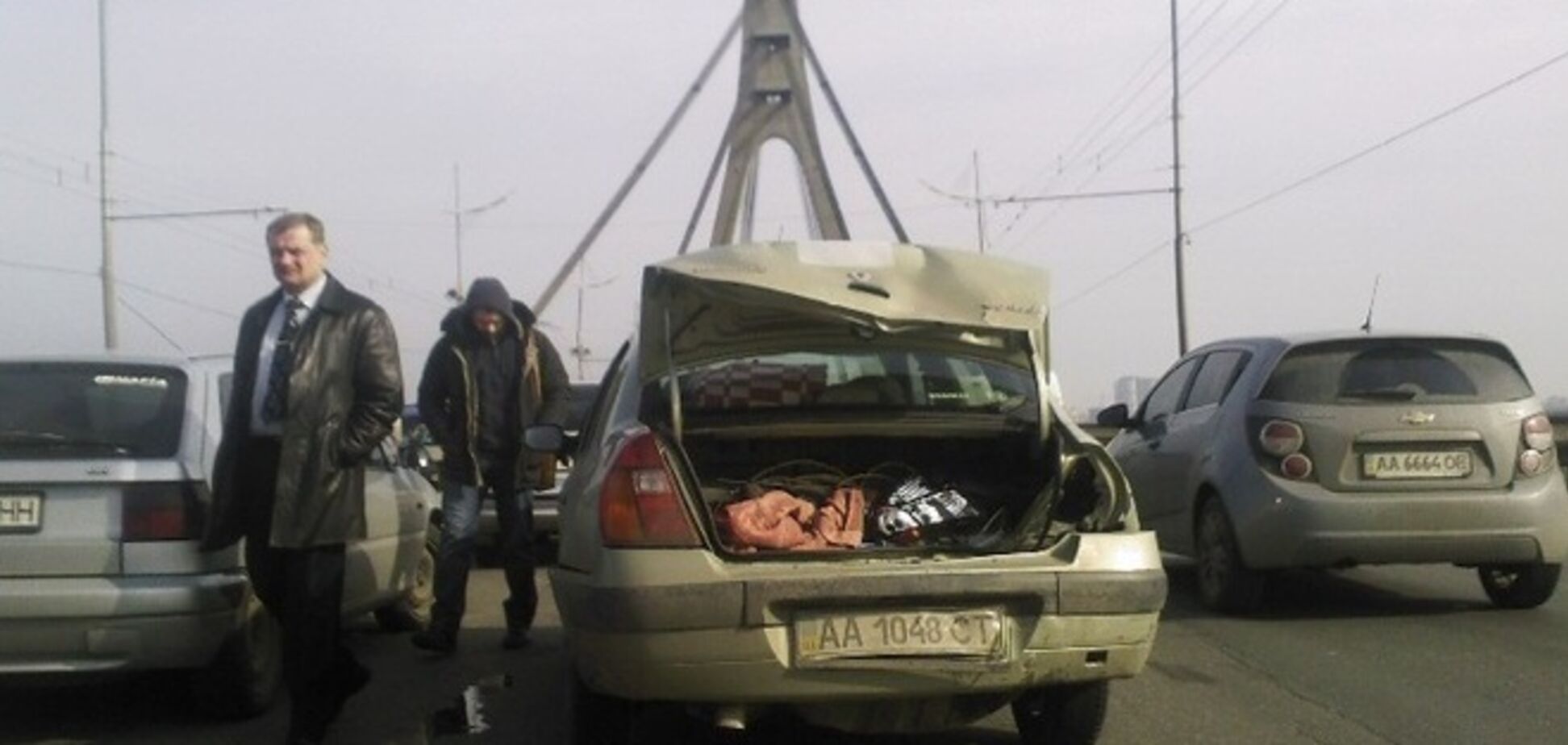 В Киеве столкнулись четыре автомобиля: опубликованы фото с места ДТП