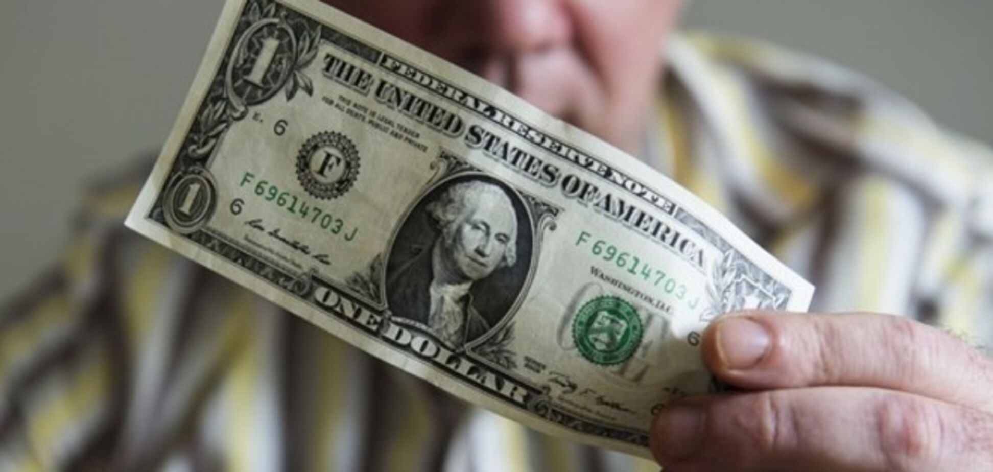 Що можна купити за 1 долар в Києві та Москві: складена інфографіка