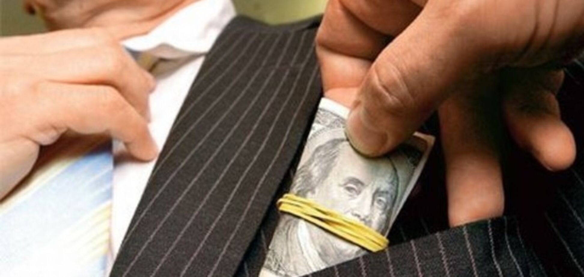 Очільник Уряду знову почав нещадну боротьбу з корупцією, яку 'викорінили' ще в минулому році