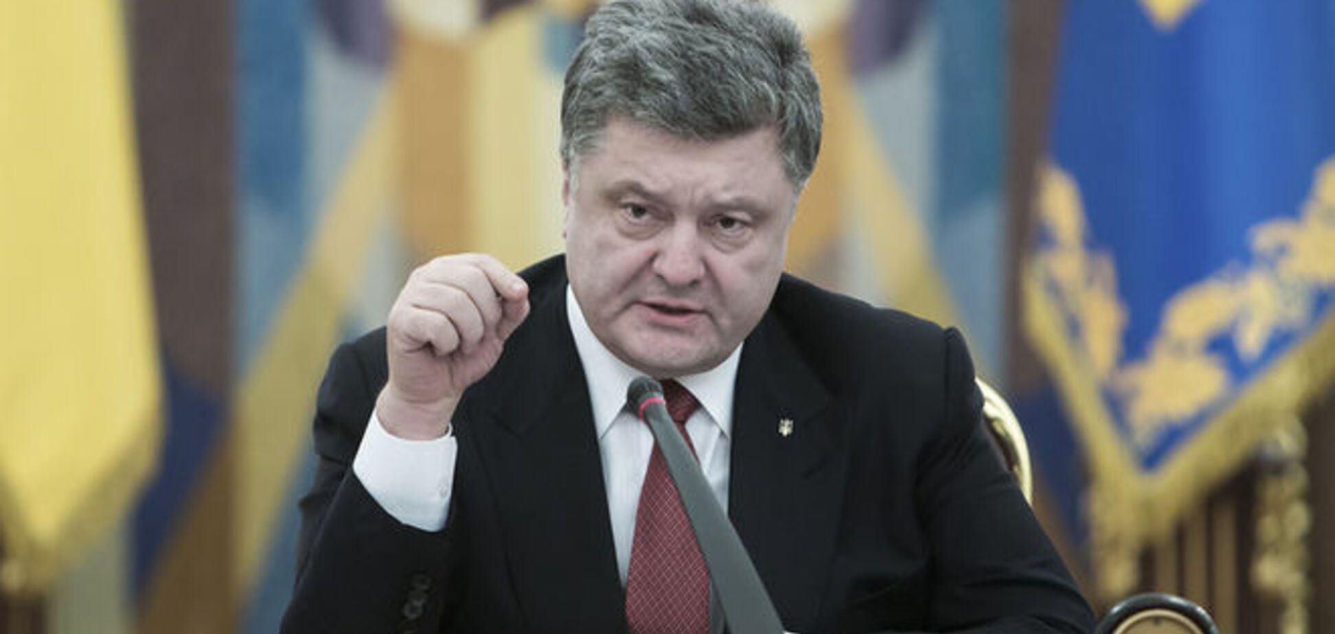 Джерело розповіло, коли Порошенко дасть наказ про відведення важкого озброєння на Донбасі