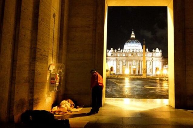 Бомжа похоронили в самом сердце Ватикана