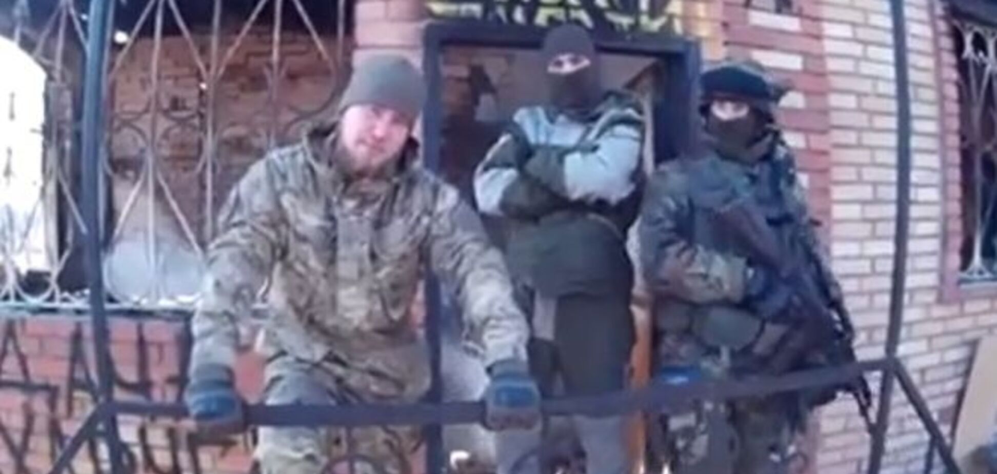 Бійці 'Правого сектора' спалили дачу Захарченка під Донецьком: опубліковано відео