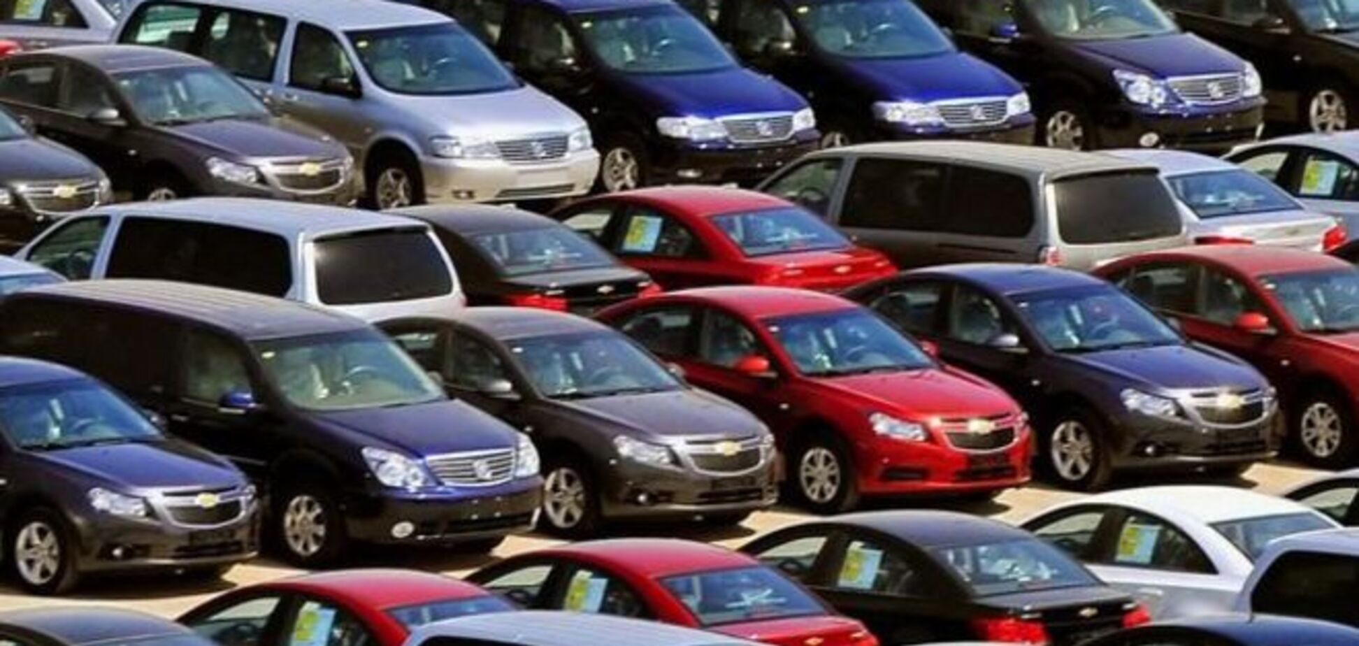 Продажі автомобілів в Україні впали на 70% 