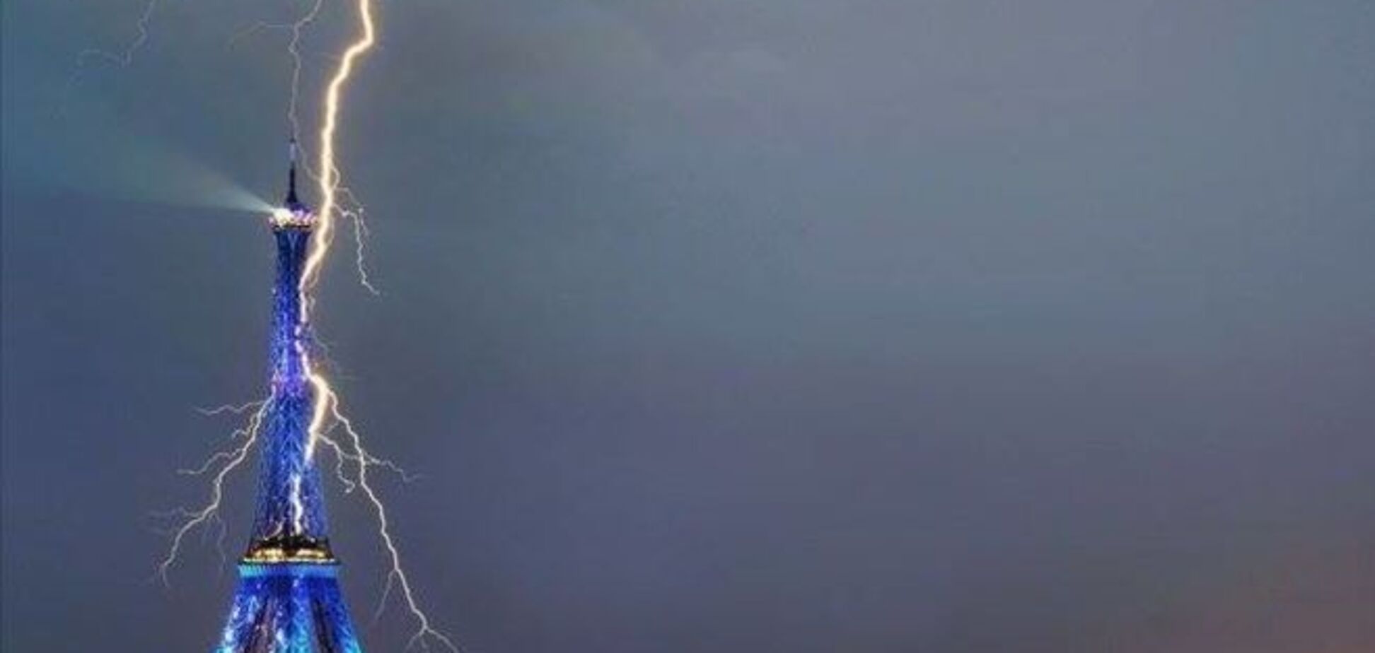 Известные места и молнии: опубликованы фото