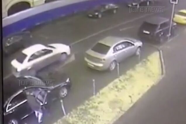 Авто предполагаемых убийц Немцова зафиксировали камеры наблюдения. Видео