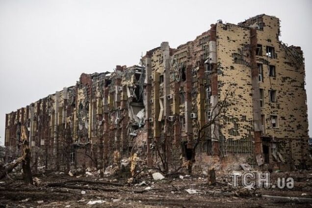 Опубліковано апокаліптичні фото зруйнованого Донецька в районі аеропорту