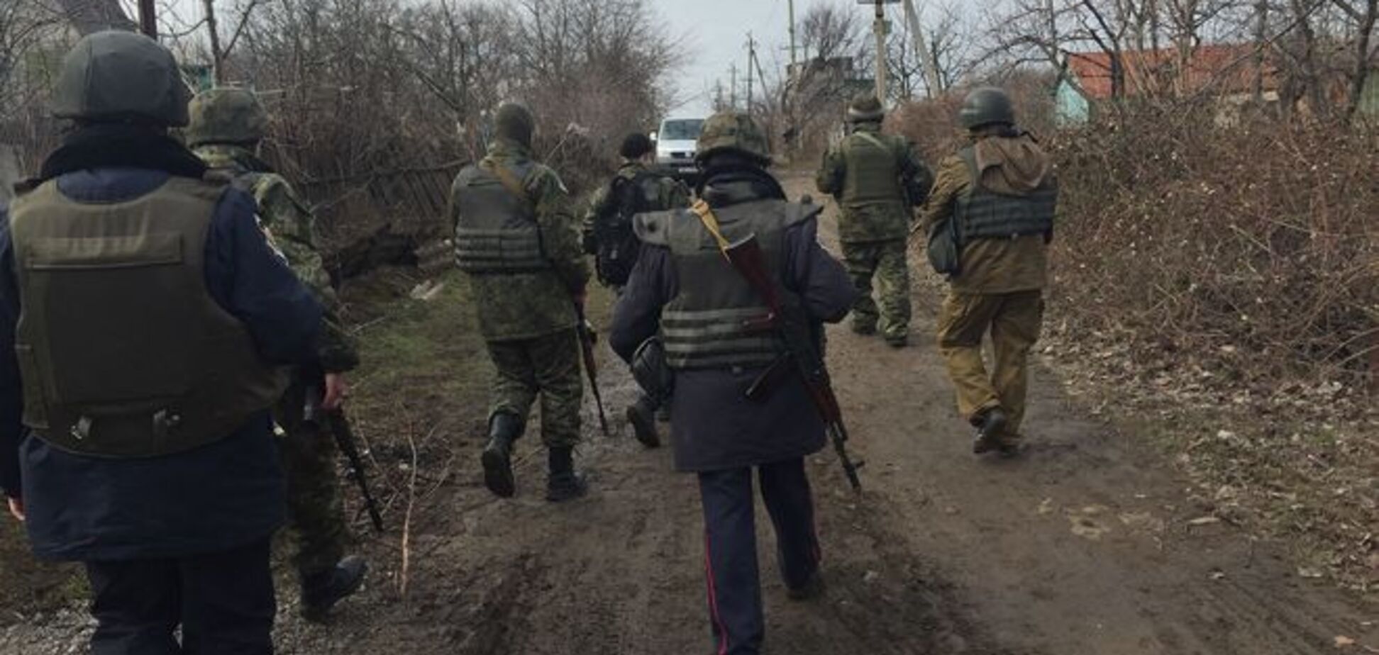 Правоохоронці проводять спецоперацію по затриманню маріупольського терориста. Фотофакт