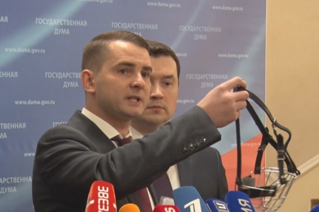 Соратник Жириновского пришел в Госдуму с намордником