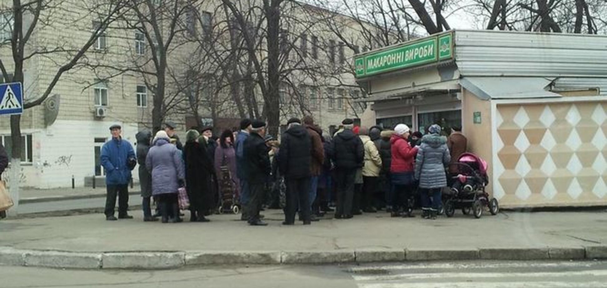 В Киеве массово покупают макароны: фотофакт