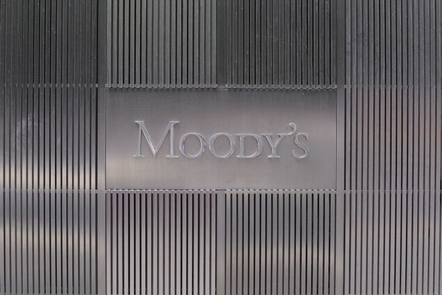 Moody's знизило рейтинги 'дочок' трьох російських банків