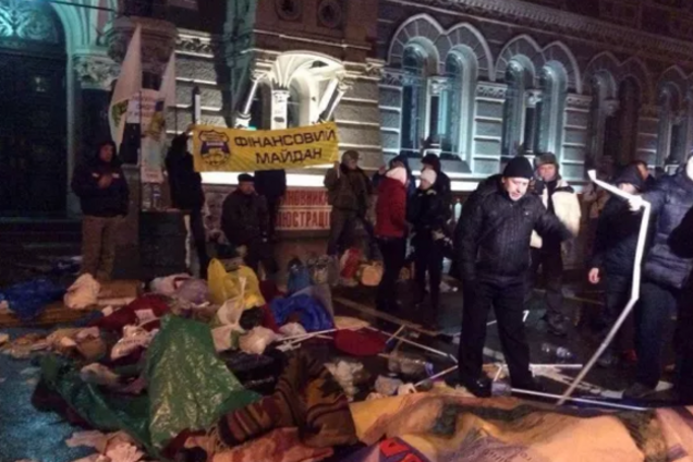 Аваков попросил прощения за разгон 'кредитного Майдана' и начал увольнения