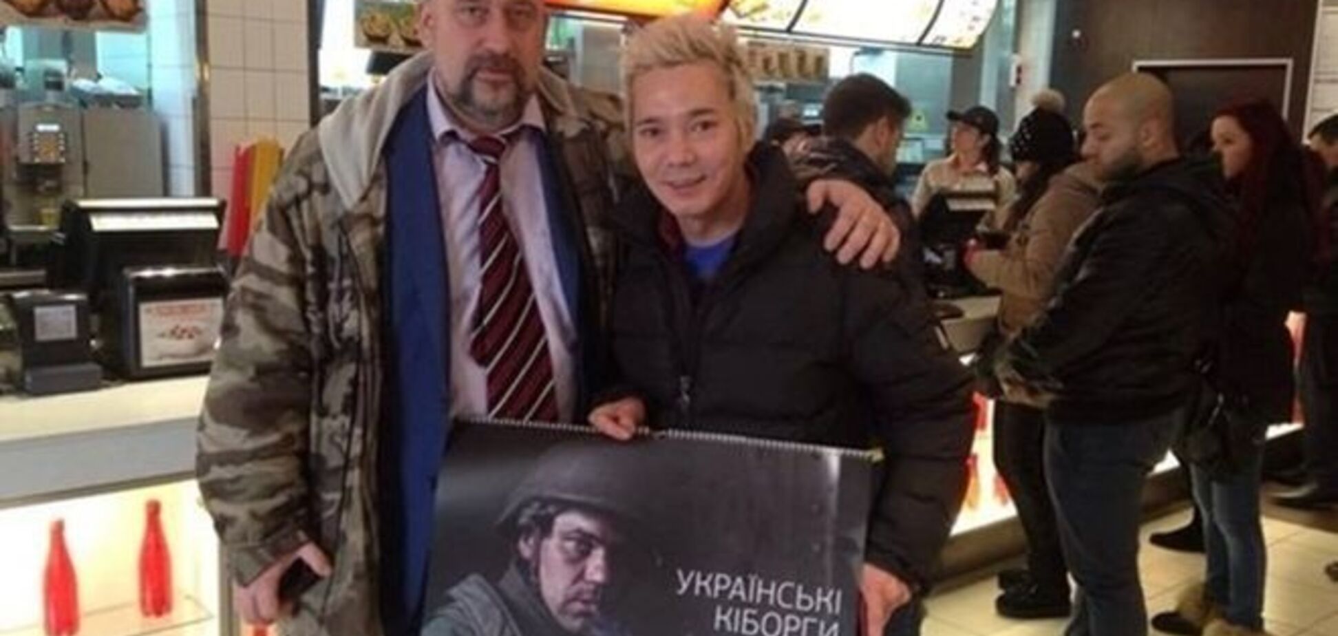 Автор скандального снимка экс-'Иванушки' с 'киборгами': не было никакой провокации, он просто пиарится