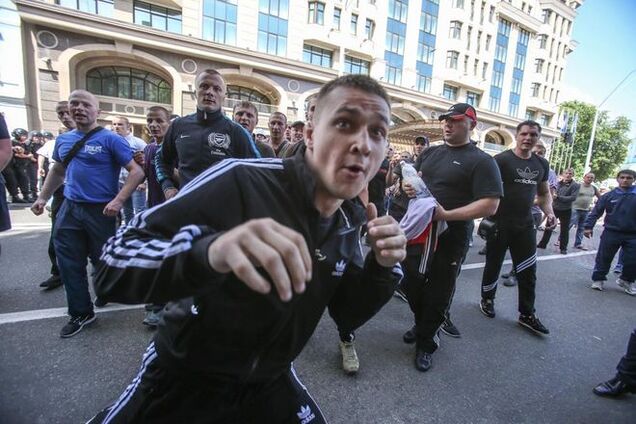 В Киеве 'титушки' предлагают побить конкурентов за 700 грн: за насилие - доплата