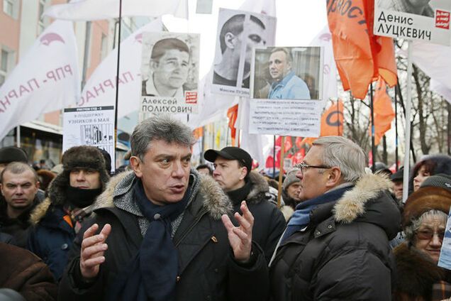 Олланд осудил 'чудовищное убийство' Немцова