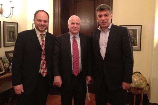 Маккейн опечален смертью 'критика Путина' Немцова