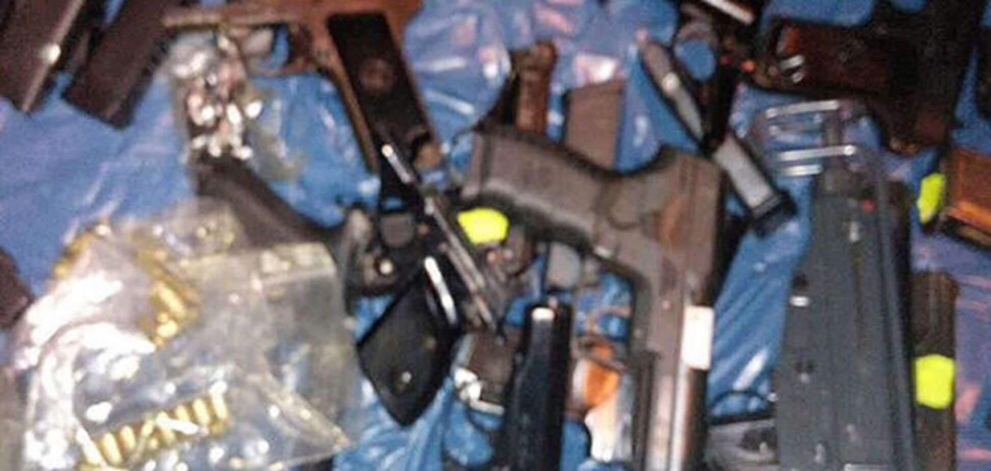 На въезде в Киев задержали автомобиль с оружием: опубликованы фото