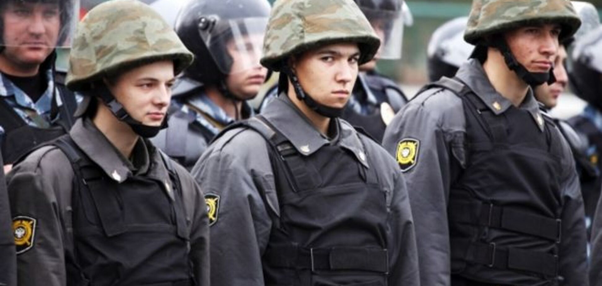 В Москву стягивают колонны внутренних войск: Путин обо**ался или его хотят отправить на покой