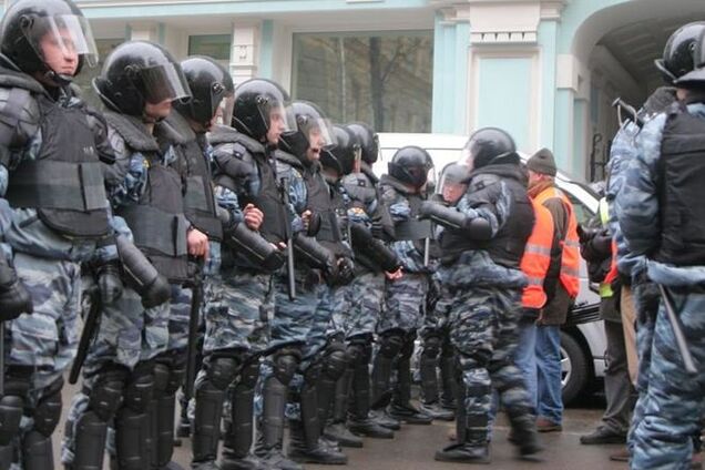 В Москве проведут траурный марш памяти Немцова. Власти стягивают к Кремлю внутренние войска
