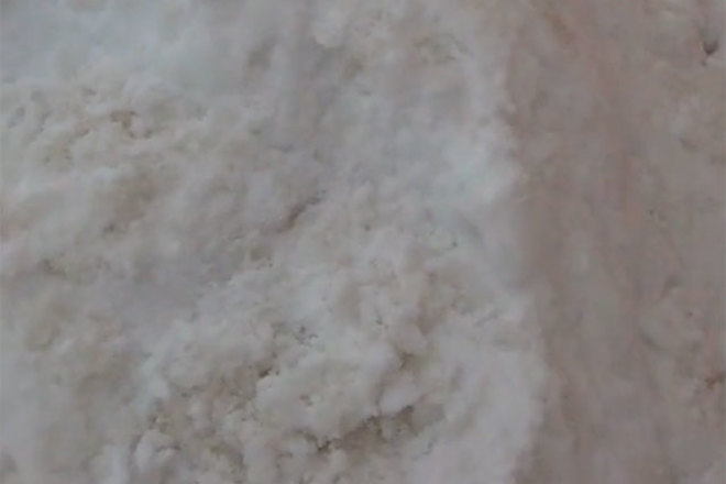 В Саратове выпал 'грязный' снег с пылью из Сахары: опубликованы фото и видео
