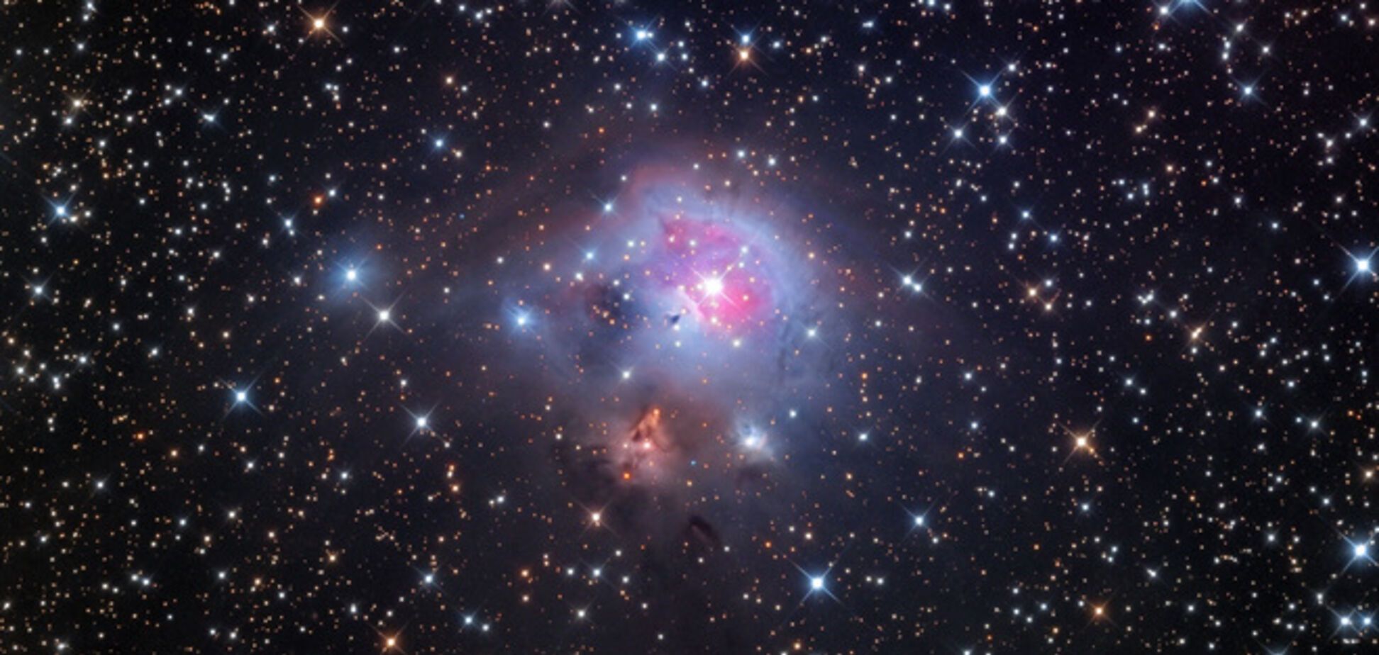 Получено редкое фото отражающей туманности в созвездии Единорога