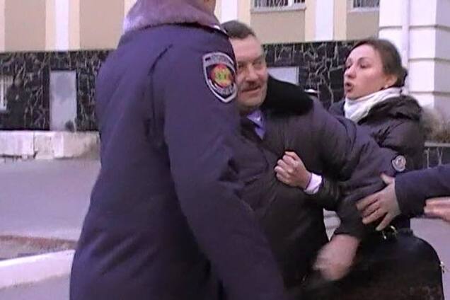 В Нацуниверситете Налоговой службы полковник с кулаками набросился на нардепа: фото инцидента