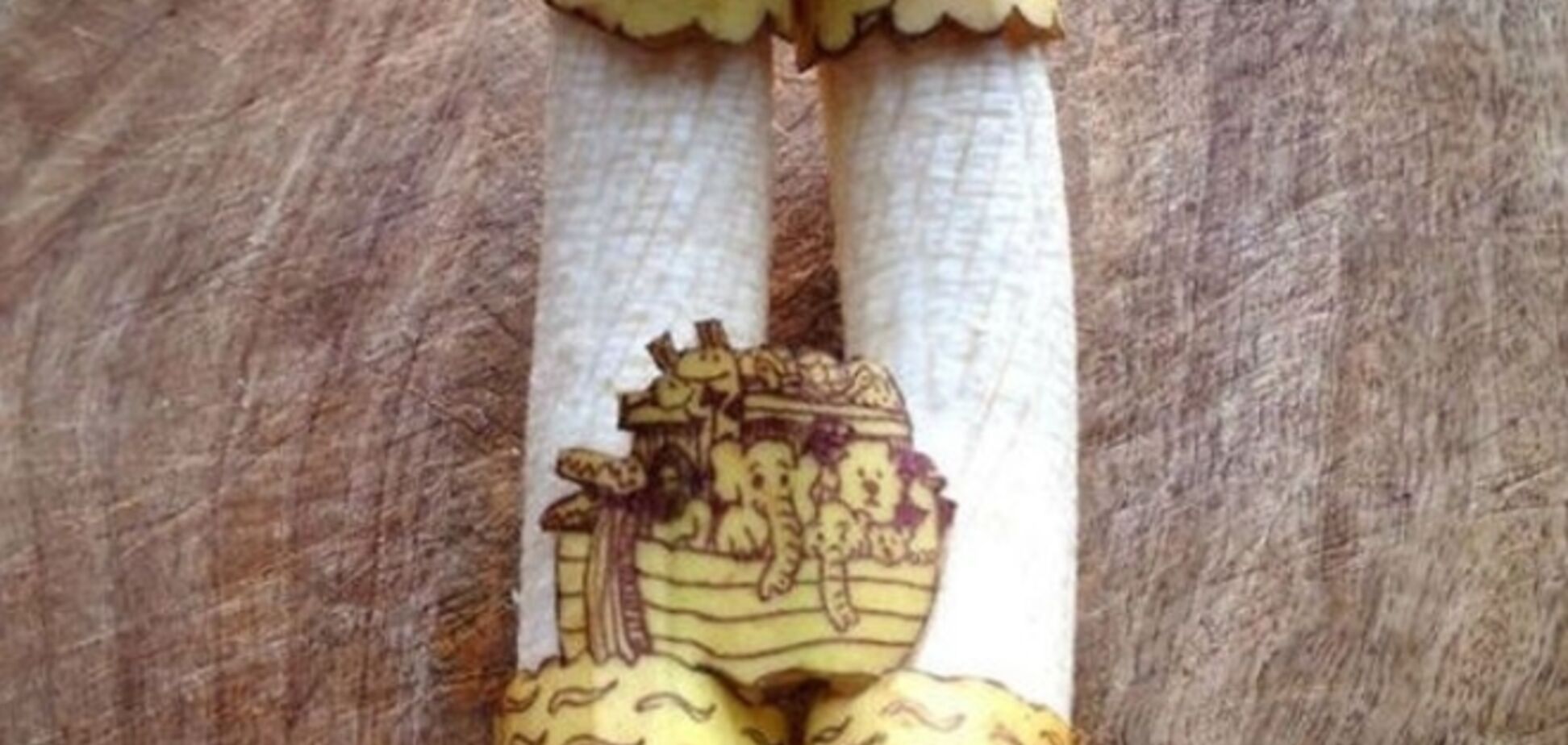 Художник придал новый образ простим бананам