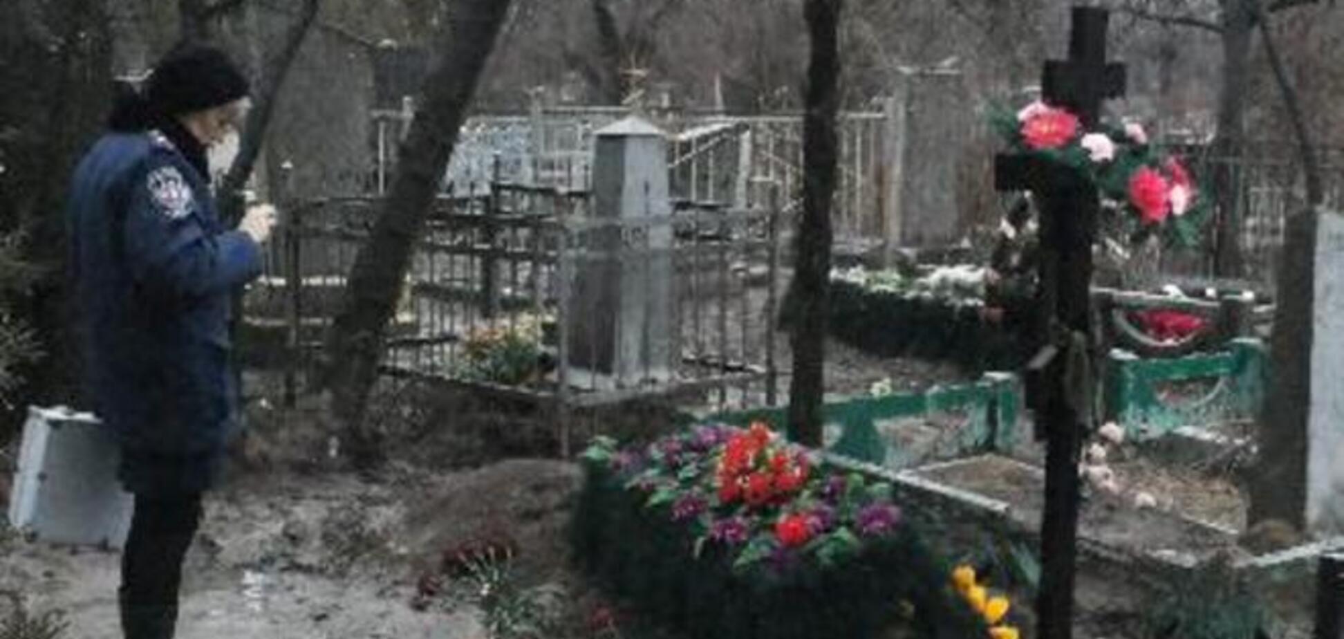 У Запоріжжі вандали осквернили могилу бійця АТО: опубліковано фото