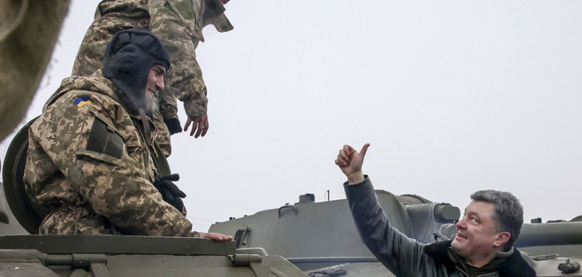 Порошенко заверил, что в бюджете есть деньги на выплату бойцам передовой по 1 тыс. гривен в день