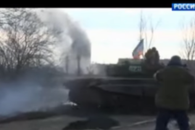 Боевики из российского танка расстреляли многоэтажку в Углегорске: видеофакт