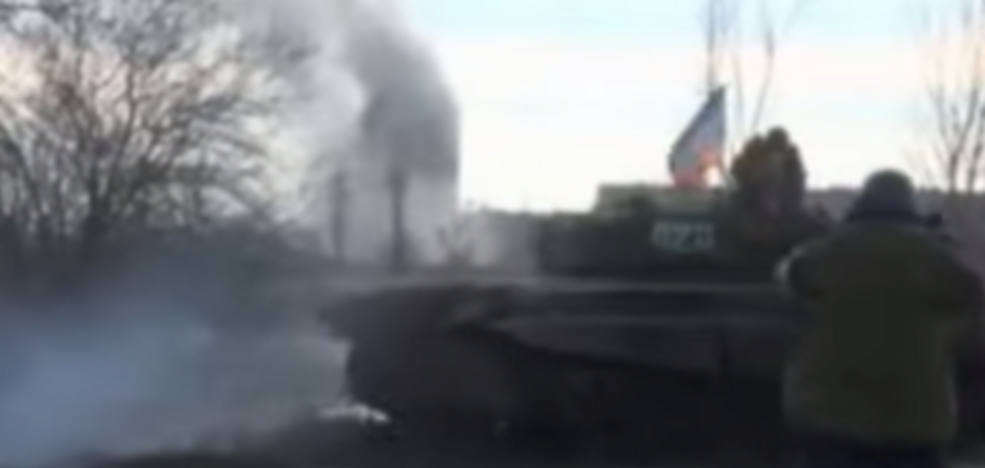 Боевики из российского танка расстреляли многоэтажку в Углегорске: видеофакт