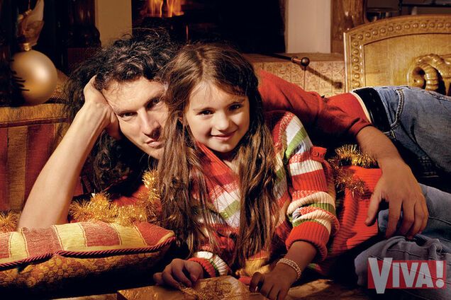 Кузьма Скрябин с дочерью и женой