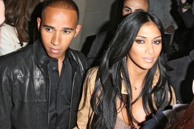 Двукратный чемпион Формулы-1 бросил свою горячую 'киску'