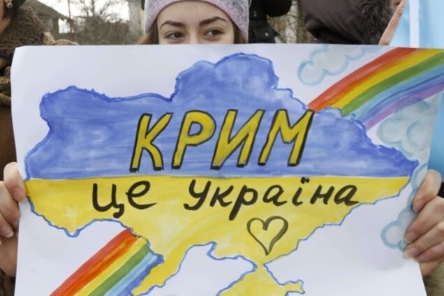 Семью татар выгнали из Крыма за украинский флаг во дворе дома - режиссер