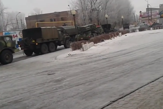 У Харцизьку помітили колону російських 'Ураганів': Відеофакт