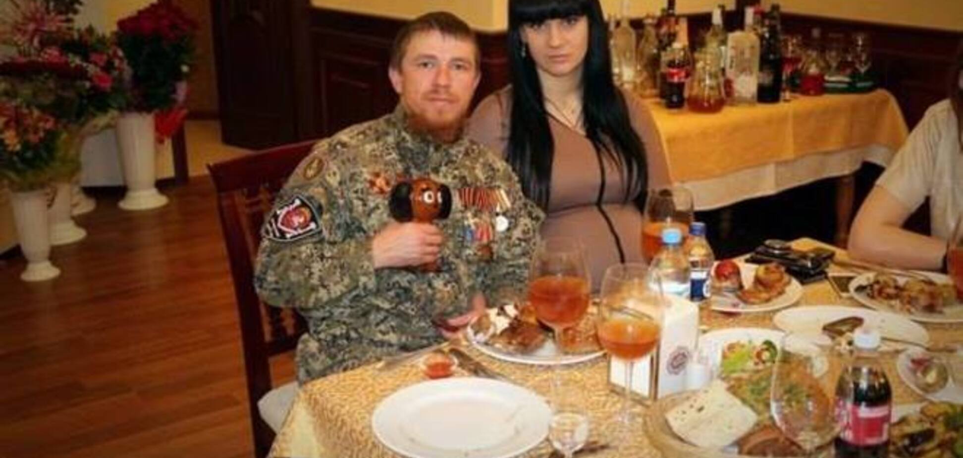 Терорист Моторола з дружиною і Чебурашкою розважився в донецькому ресторані: опубліковано фото