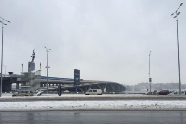 В Киеве перекрыт для транспорта мост Метро