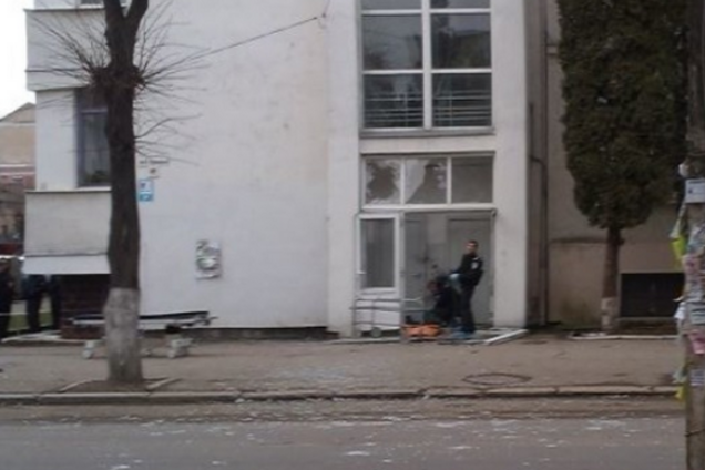 В Ивано-Франковске неизвестный бросил гранату в роддом: есть погибший. Опубликованы фото и видео