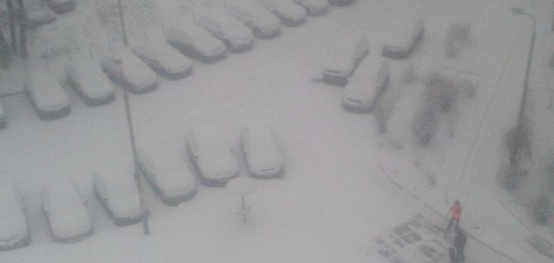 Киевляне назвали сегодняшний снегопад 'первой черной полосой' для Кличко